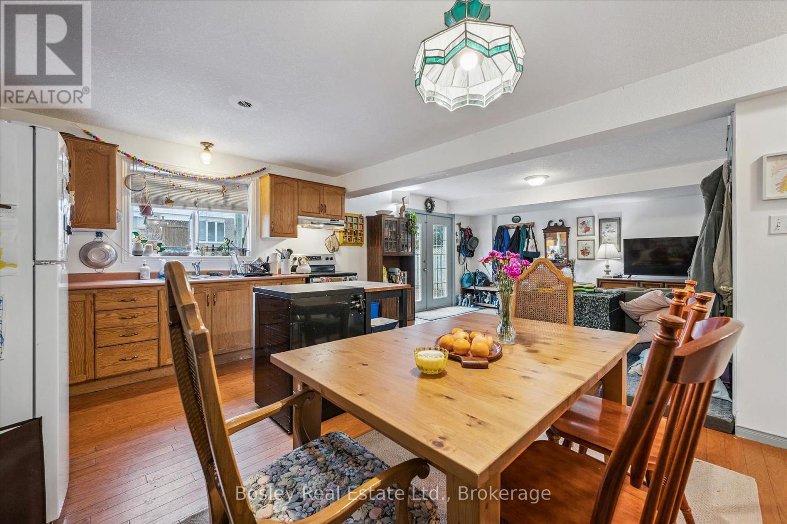 4 HAYWARD CRESCENT - 36