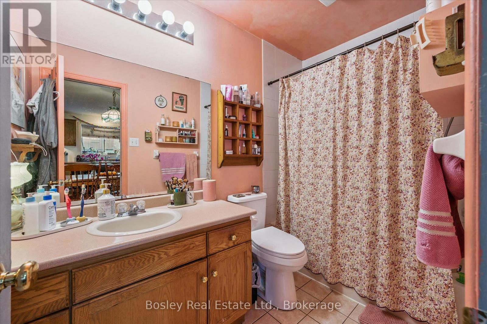 4 HAYWARD CRESCENT - 37
