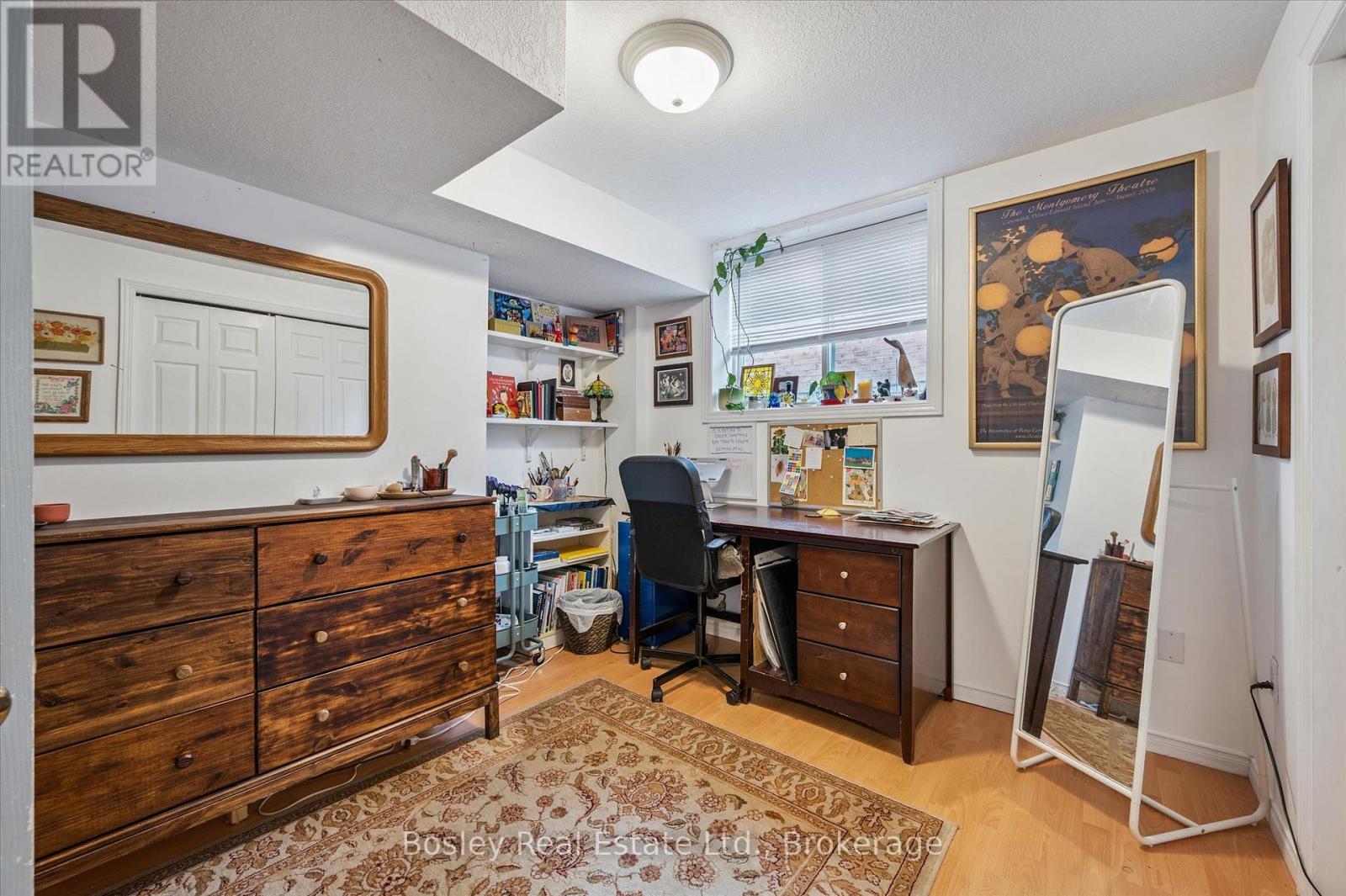 4 HAYWARD CRESCENT - 38