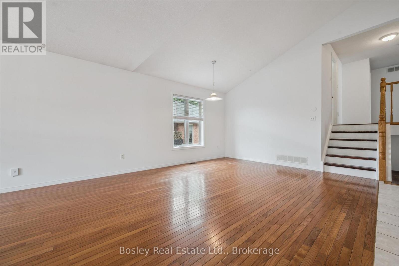 4 HAYWARD CRESCENT - 4