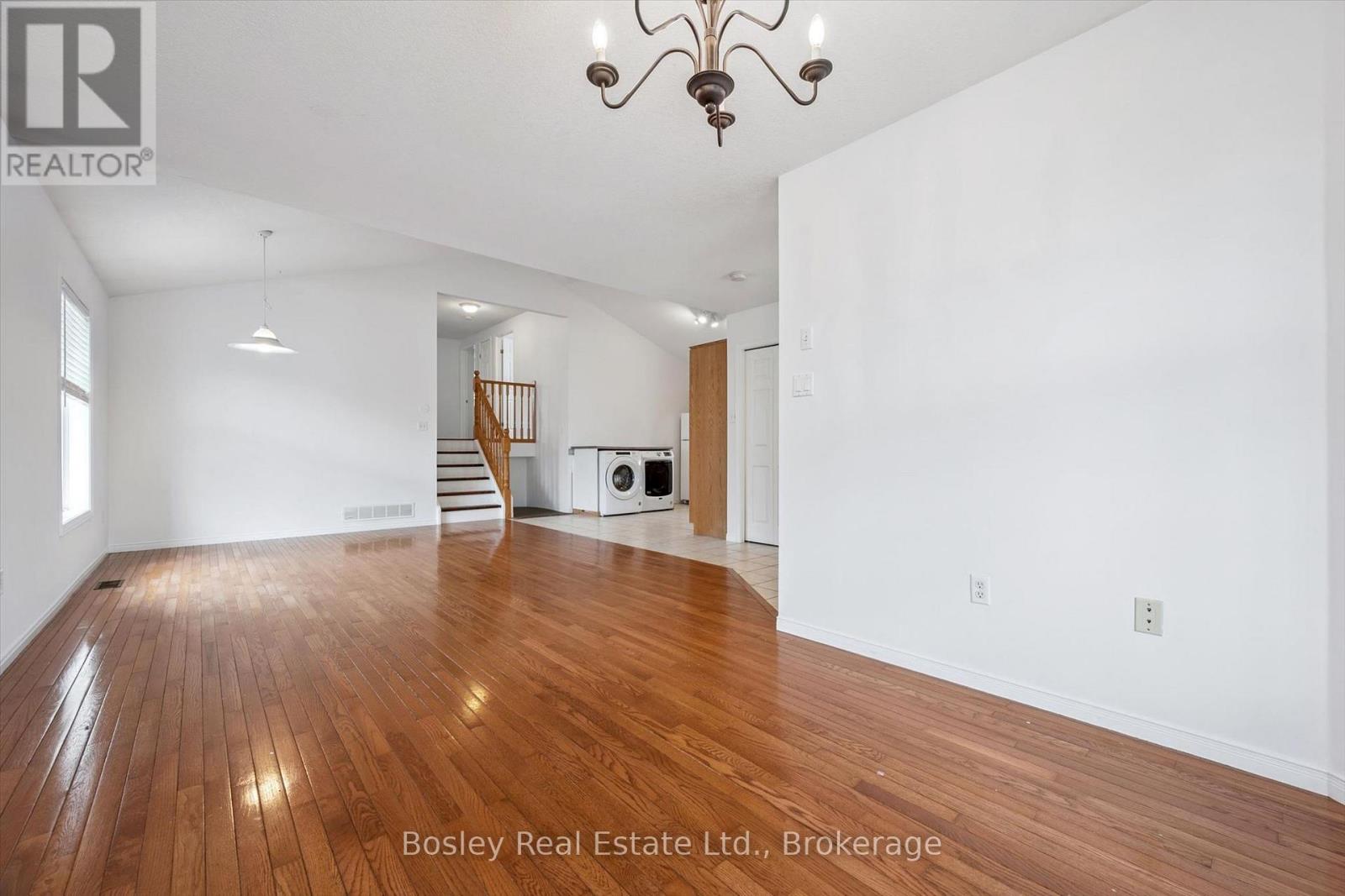 4 HAYWARD CRESCENT - 8