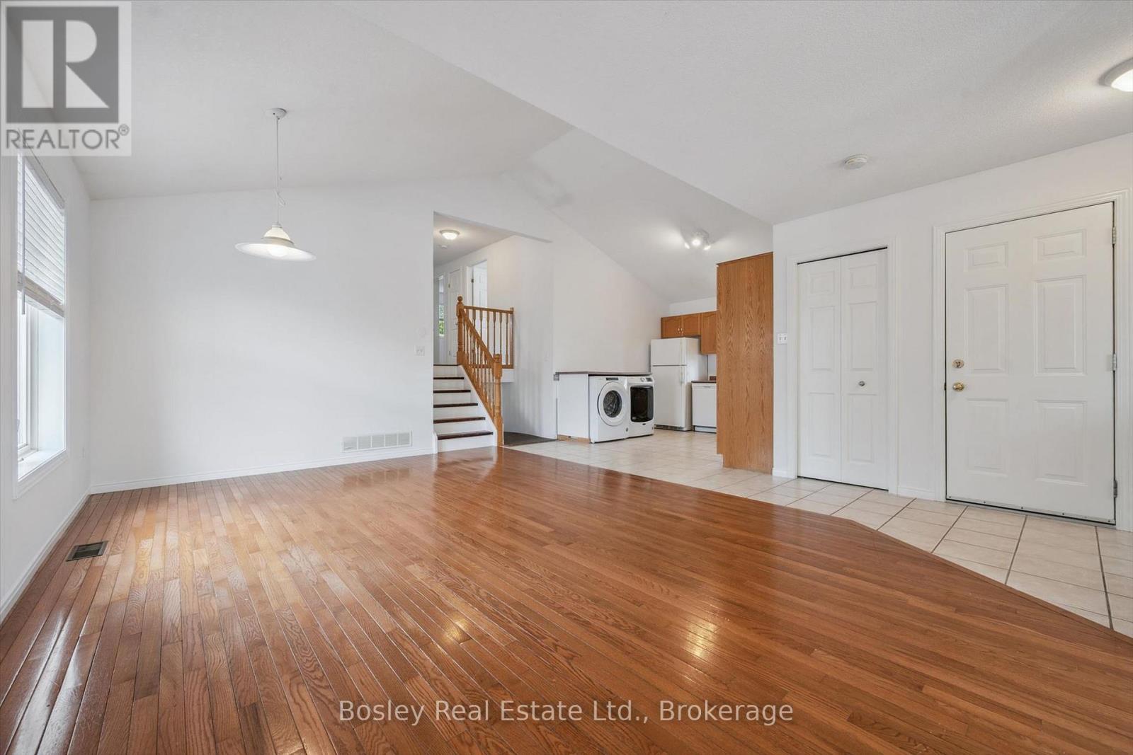 4 HAYWARD CRESCENT - 9