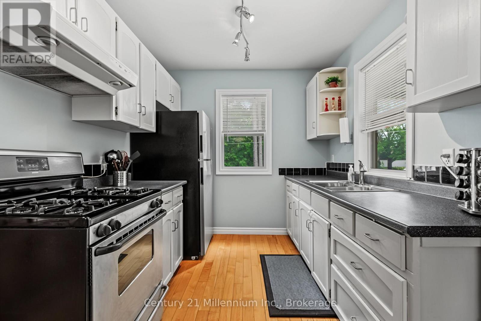 355 SPENCE STREET - 11