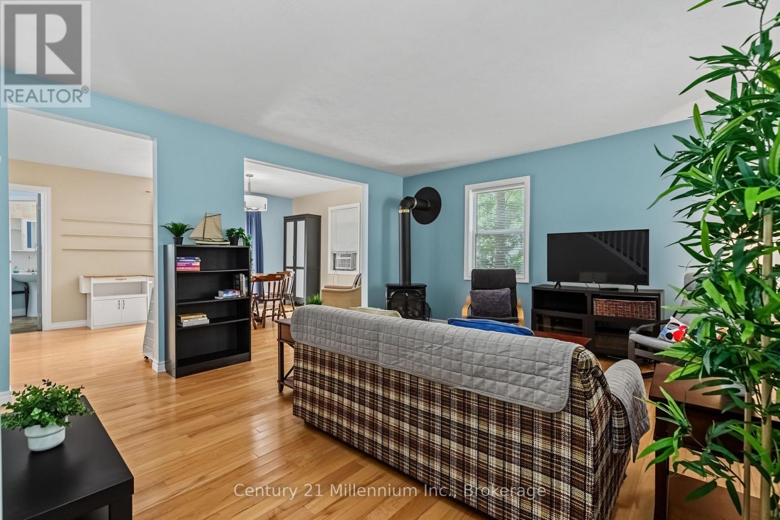 355 SPENCE STREET - 18