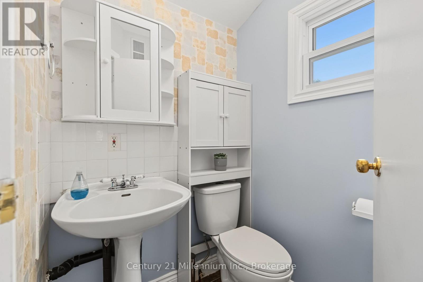 355 SPENCE STREET - 24