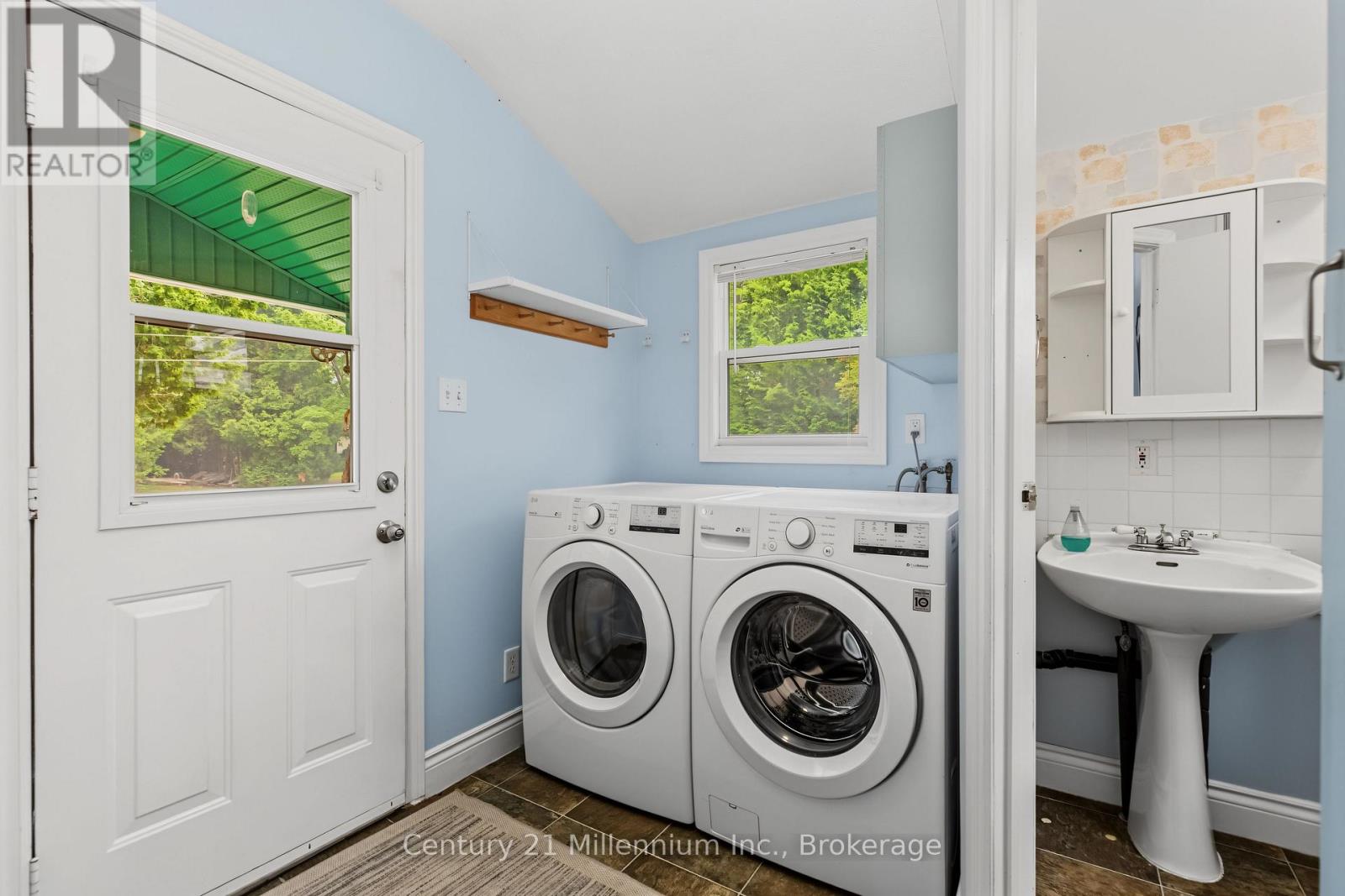 355 SPENCE STREET - 9