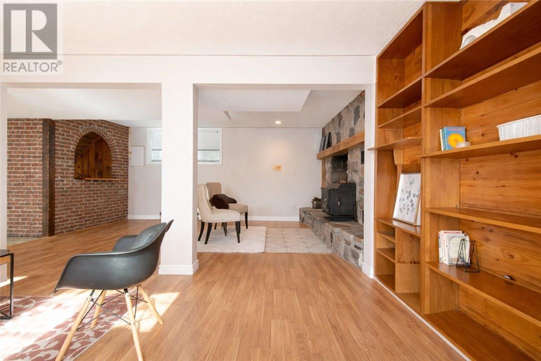 2288 Muriel Crescent - 24