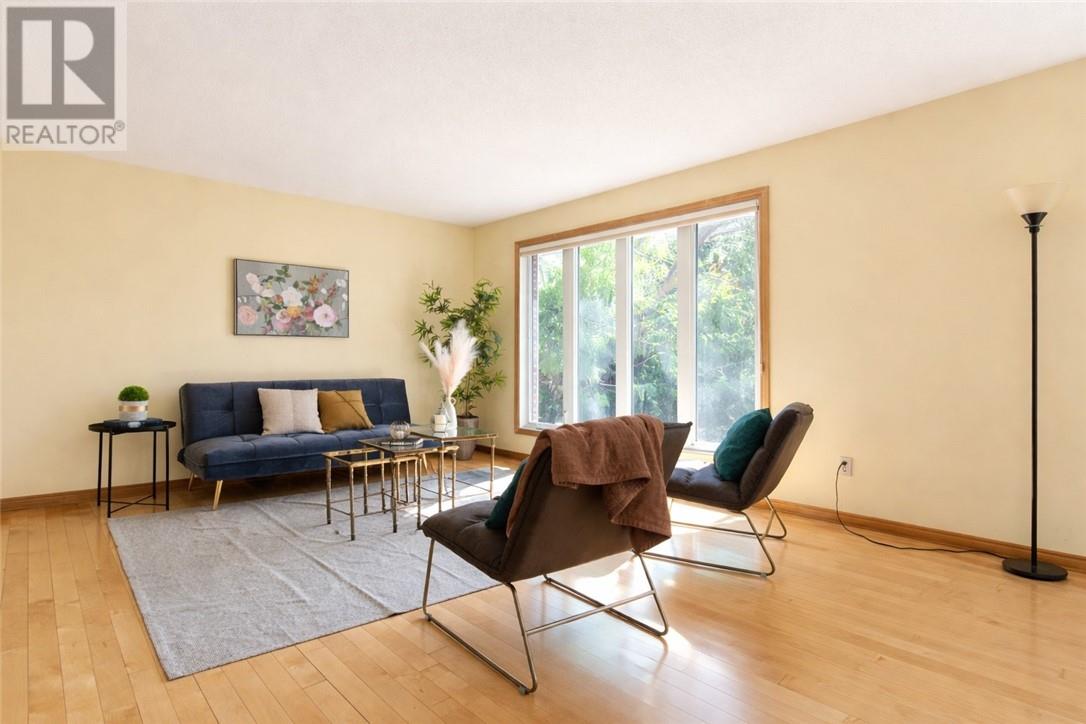 2288 Muriel Crescent - 4