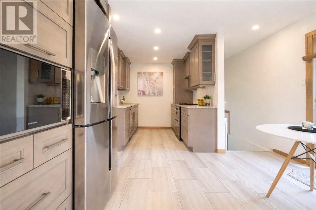 2288 Muriel Crescent - 9