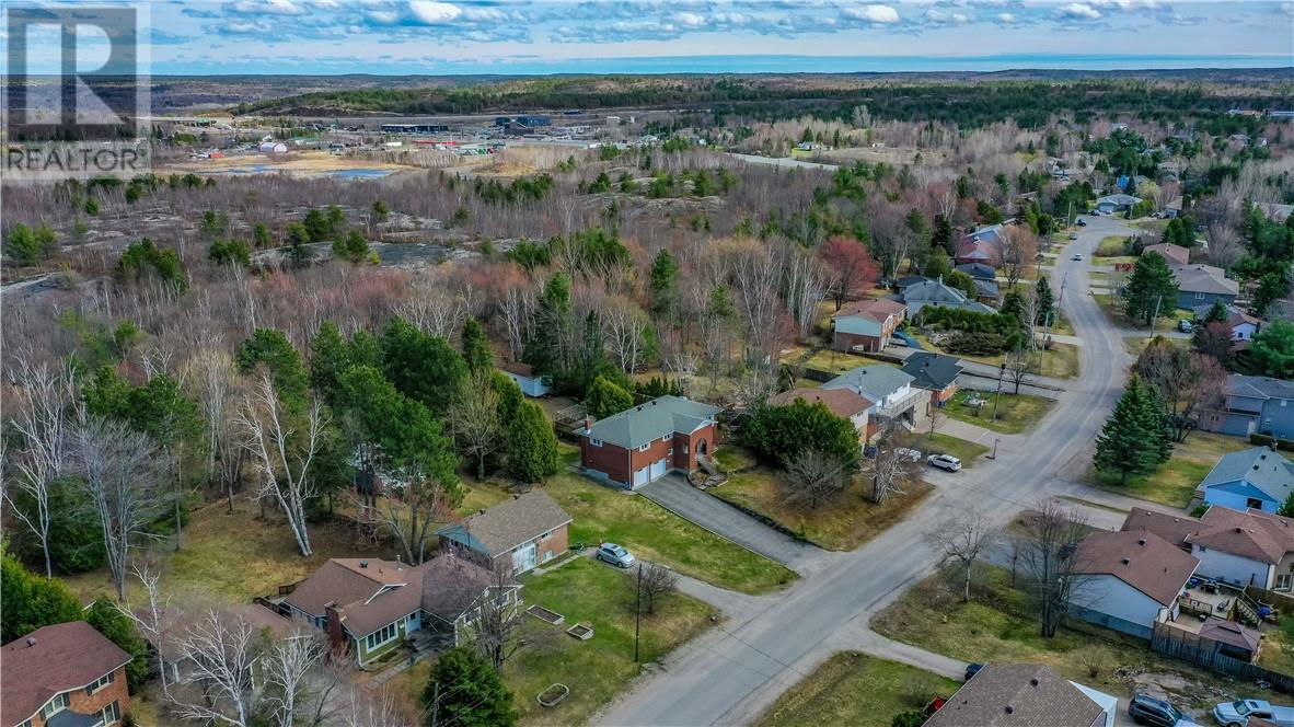2288 Muriel Crescent - 45