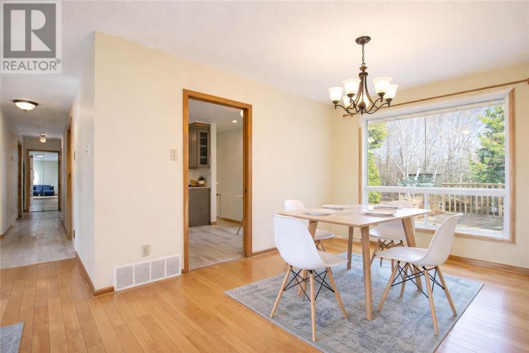 2288 Muriel Crescent - 7