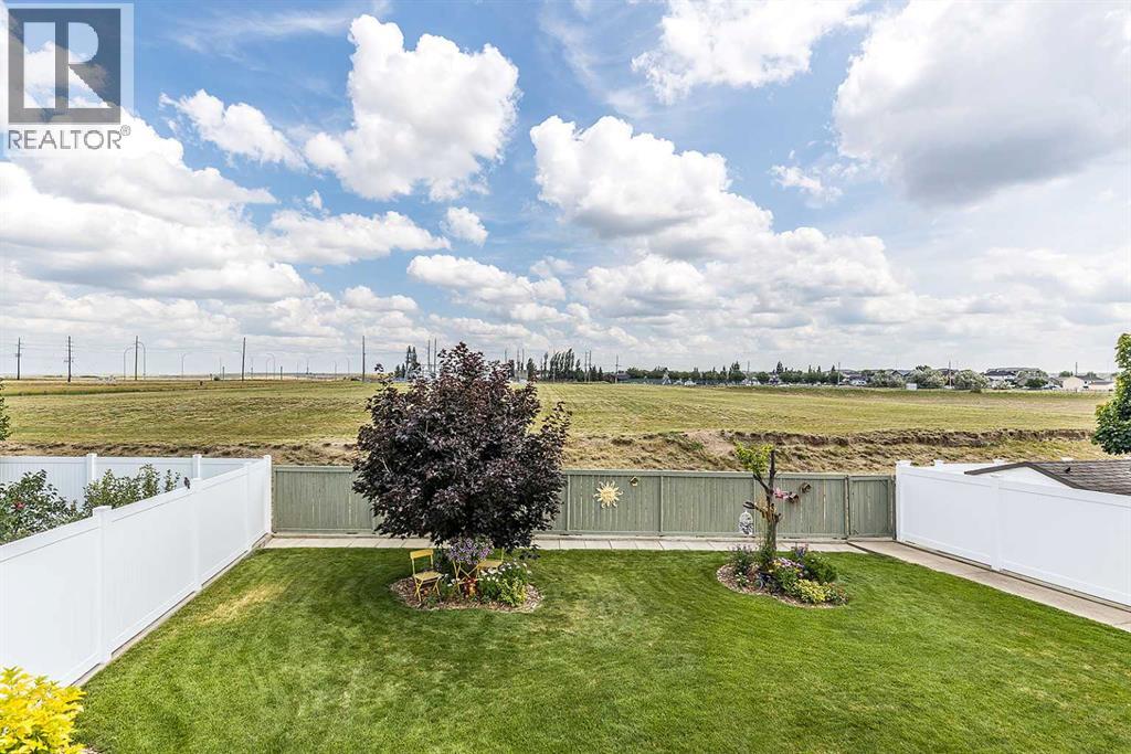 168 Hunt Crescent NE photo 2