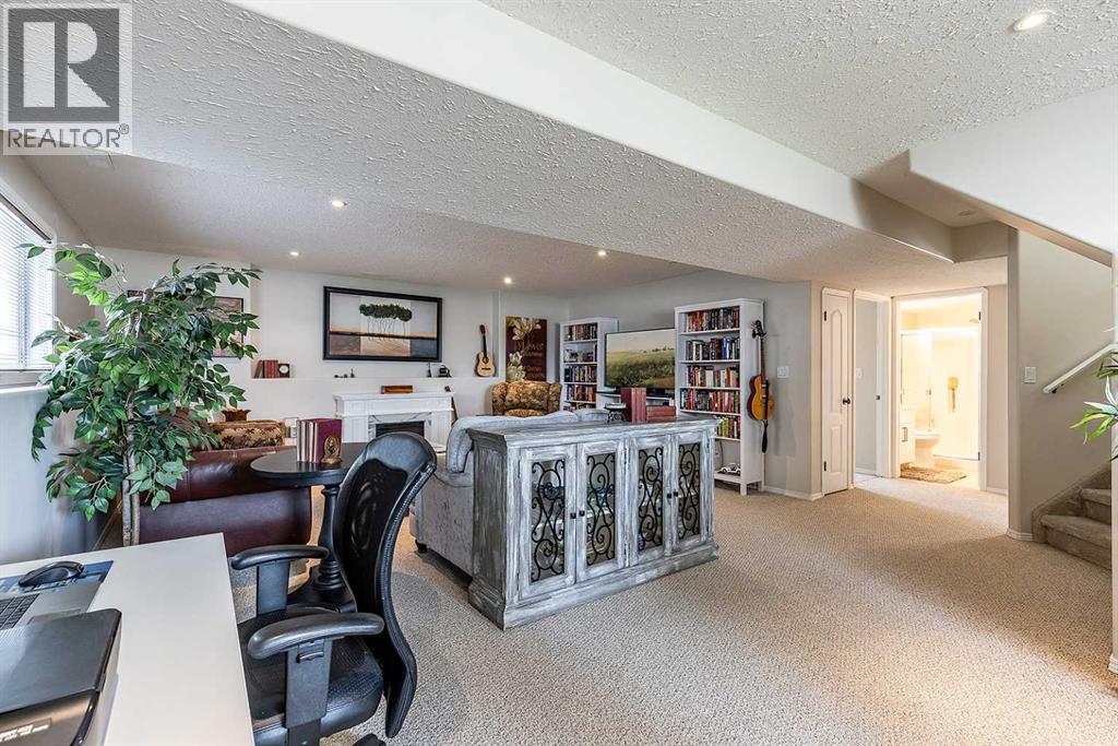 168 Hunt Crescent NE photo 32