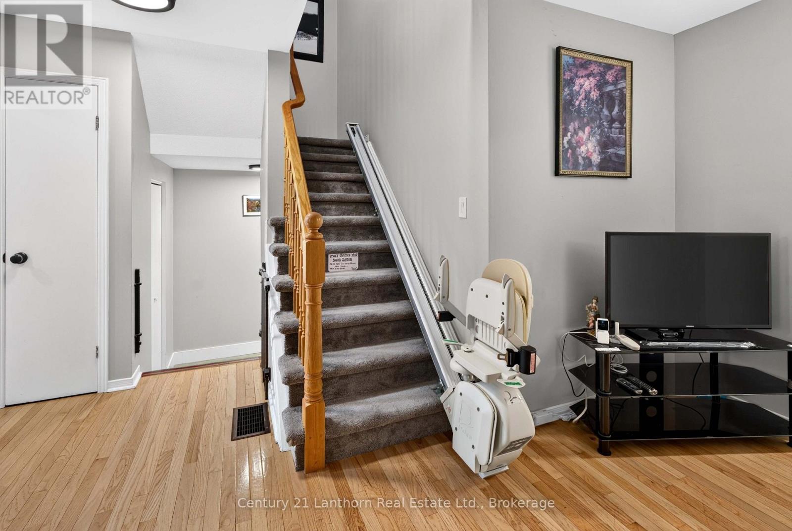 256 VANGUARD COURT - Image 23