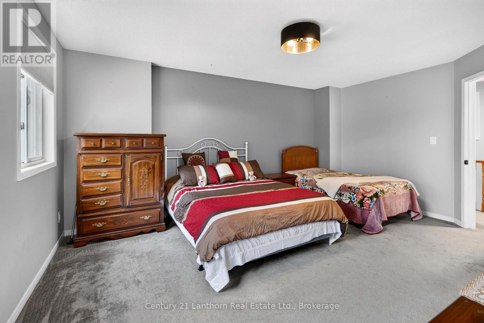 256 VANGUARD COURT - Image 27