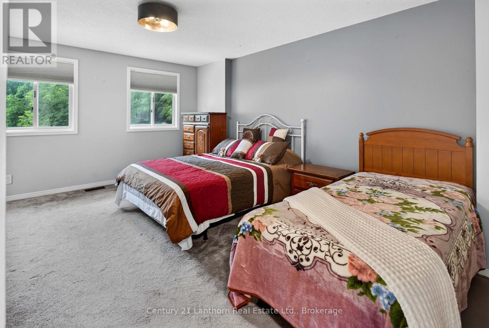 256 VANGUARD COURT - 28