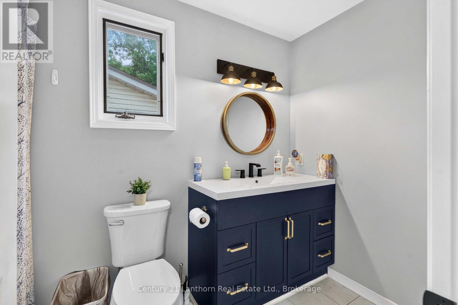 256 VANGUARD COURT - 36