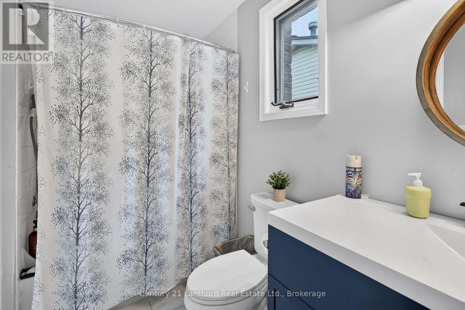 256 VANGUARD COURT - 37