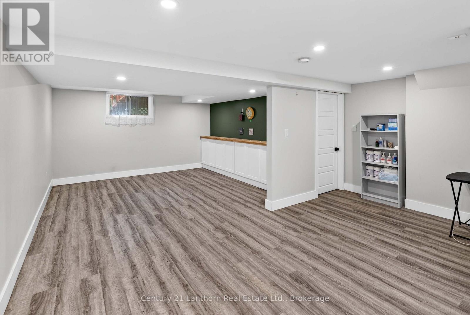 256 VANGUARD COURT - Image 40
