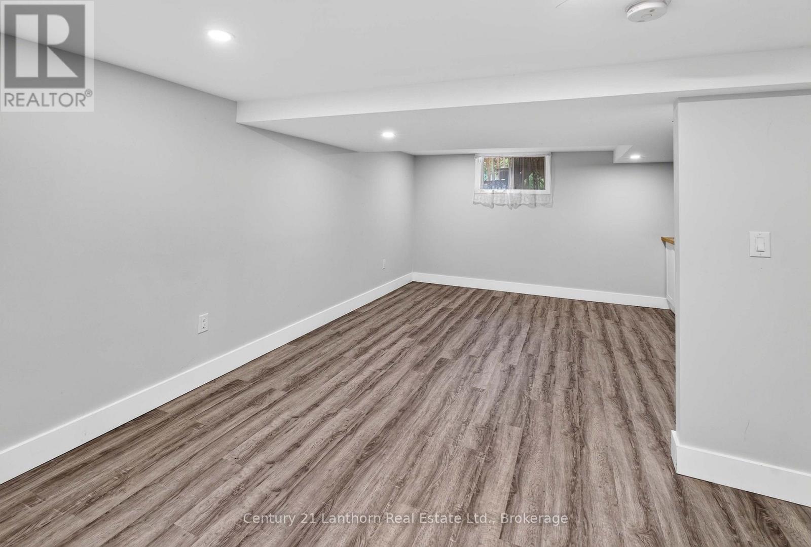 256 VANGUARD COURT - 41