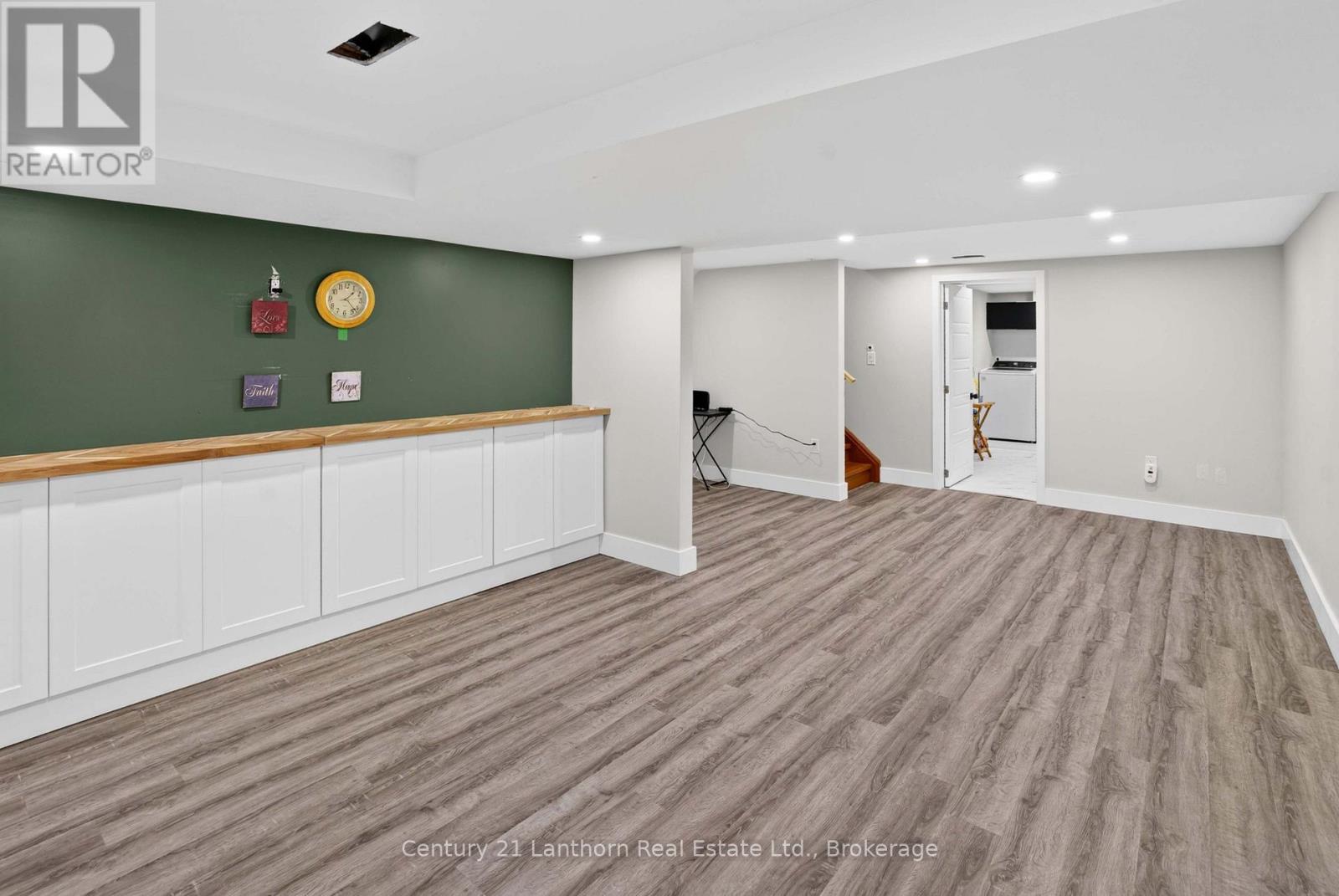 256 VANGUARD COURT - Image 43