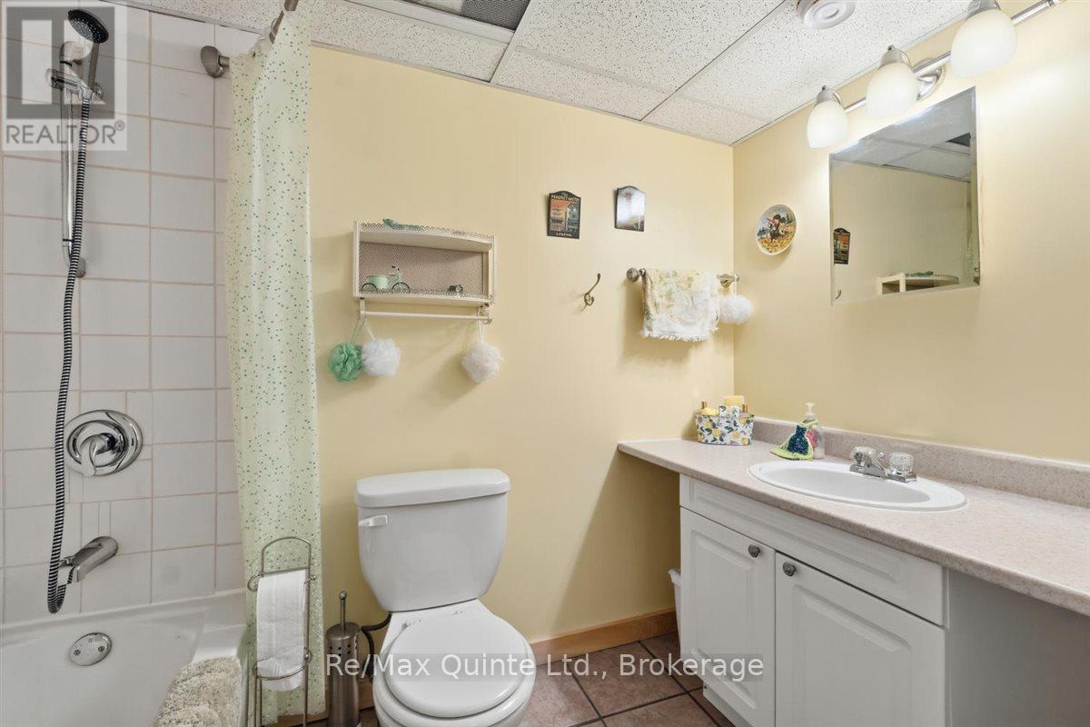 54 CENTENNIAL LANE - 23
