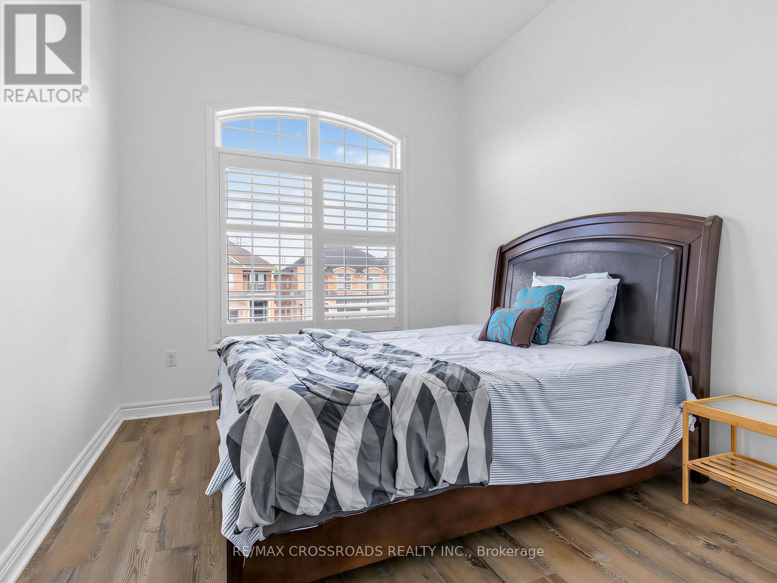 23 WORTHVIEW DRIVE S - 26