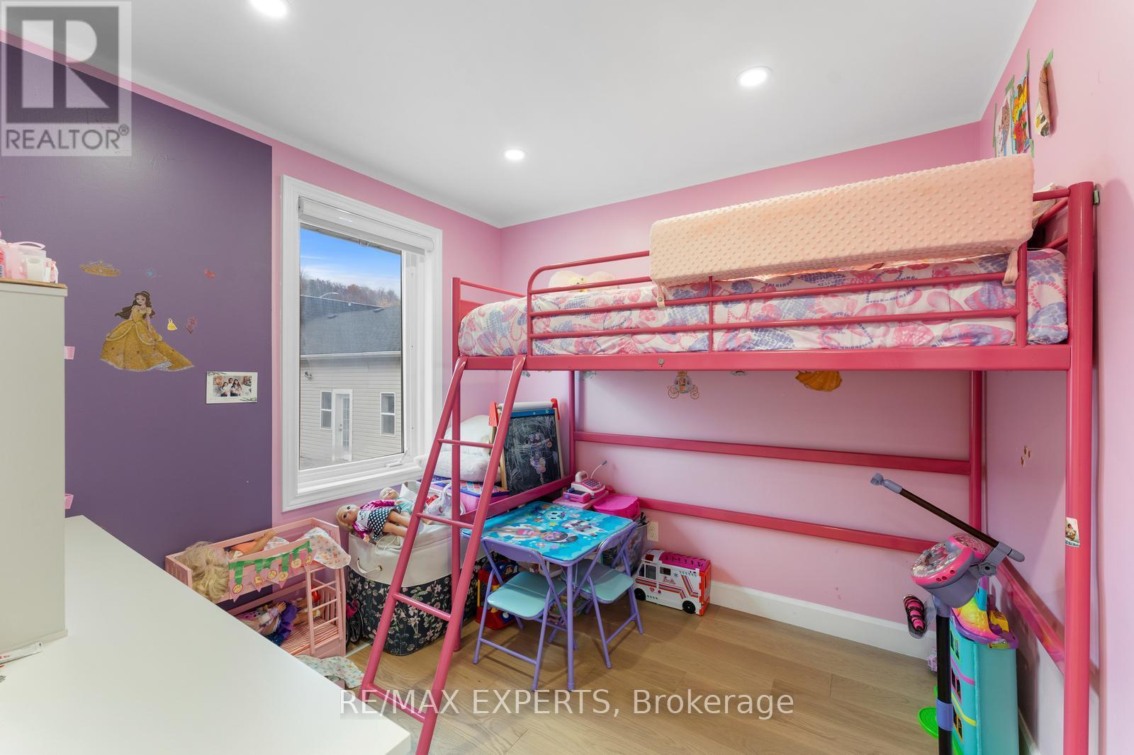 142 KING STREET E - 14