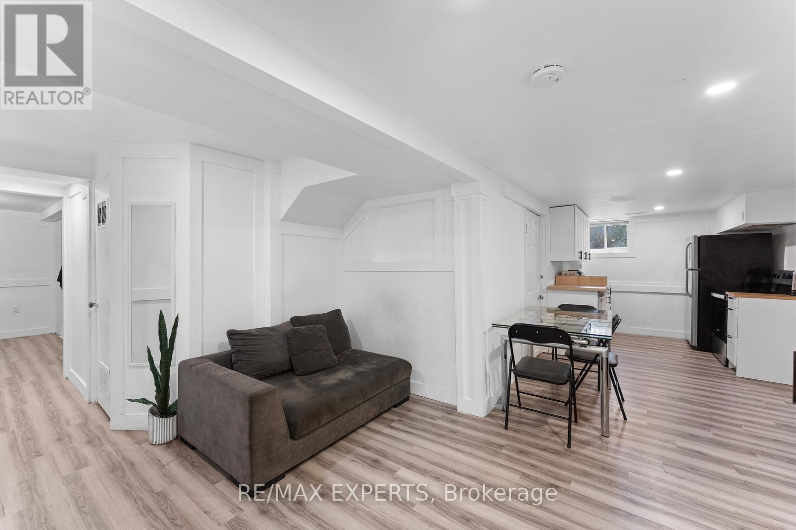 142 KING STREET E - 18