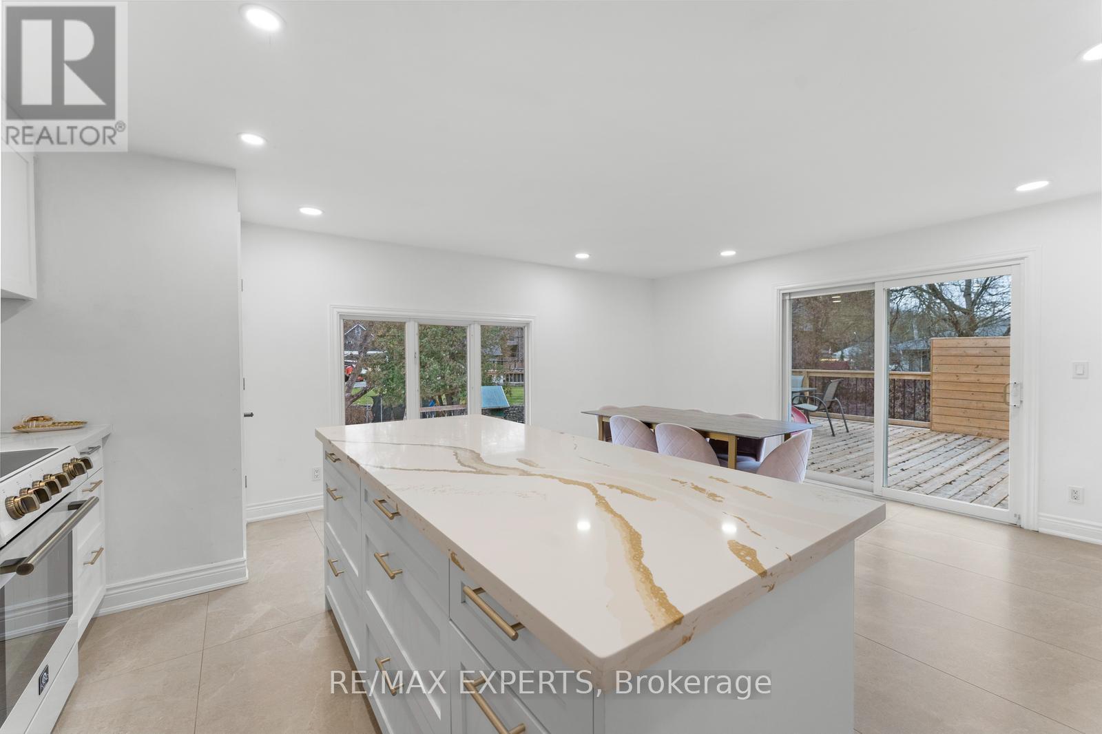 142 KING STREET E - 8