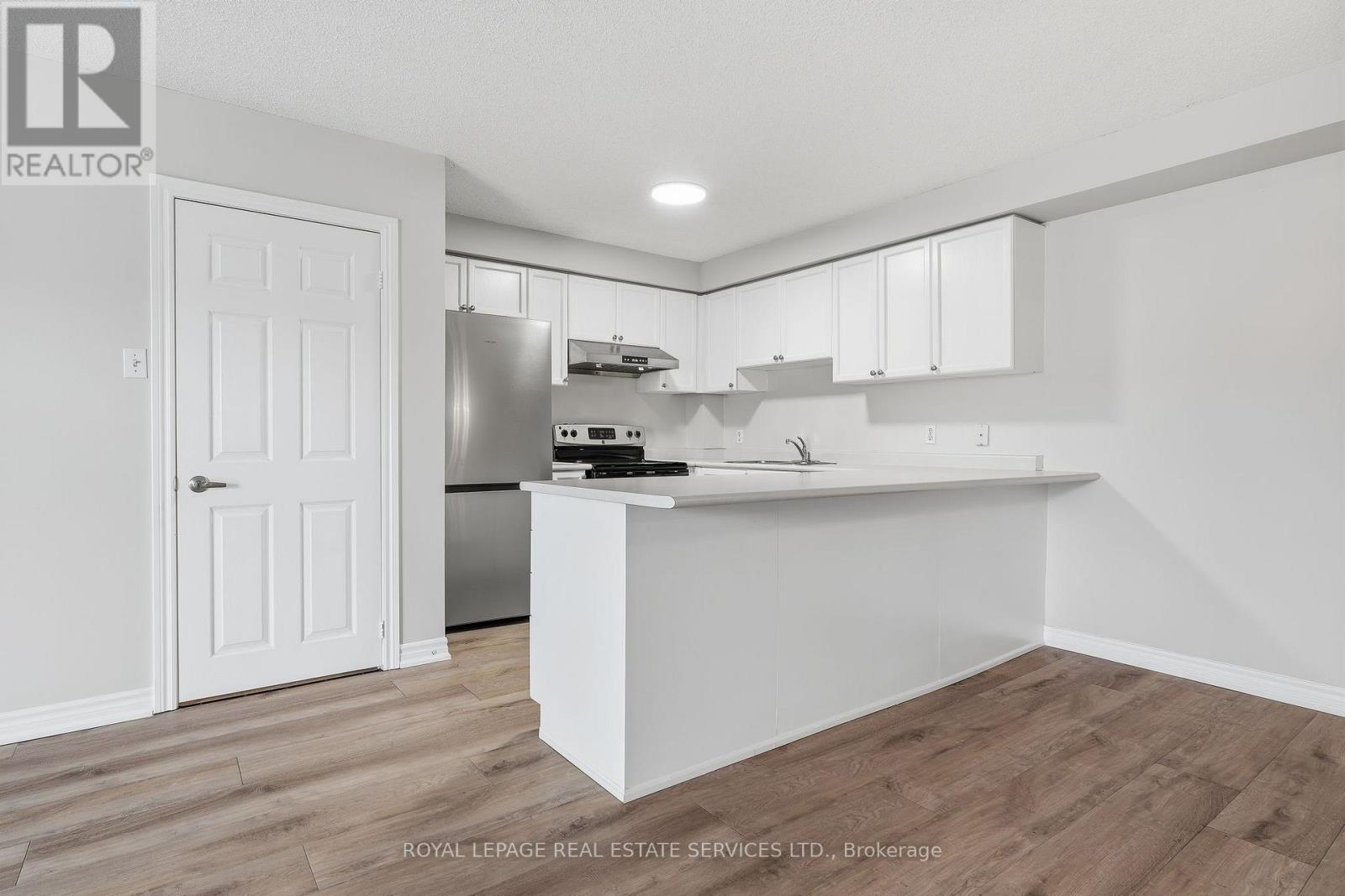 203-1701 LAMPMAN AVENUE - 14