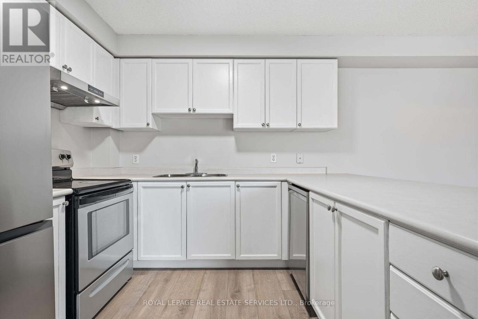 203-1701 LAMPMAN AVENUE - 15