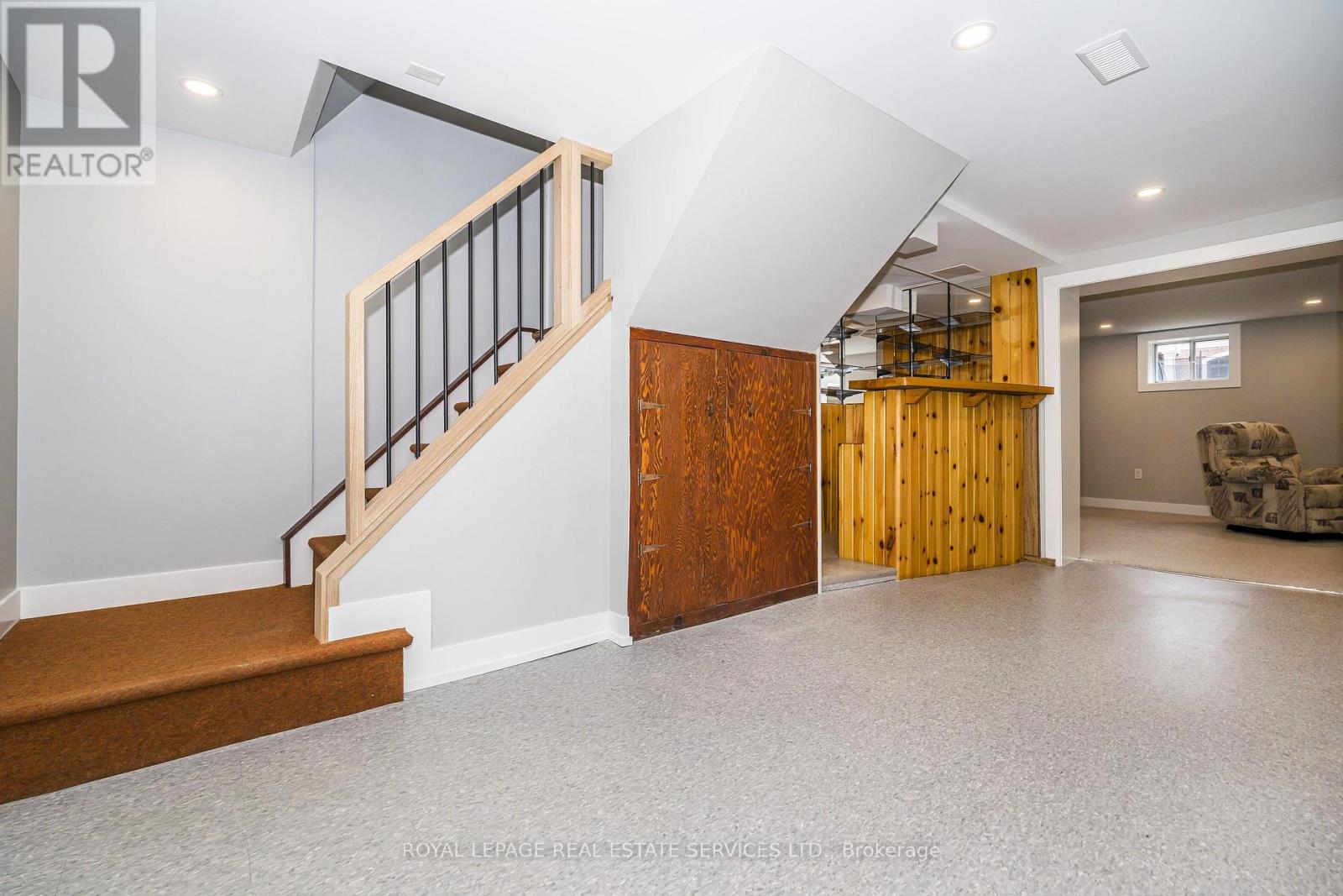 8 BURWOOD ROAD - 16