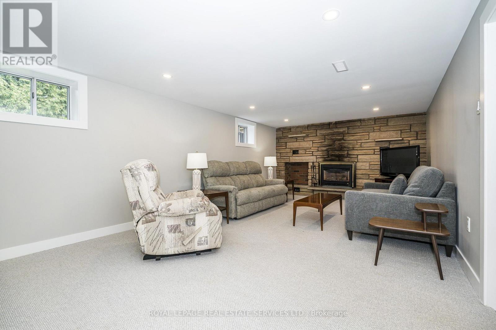 8 BURWOOD ROAD - 18