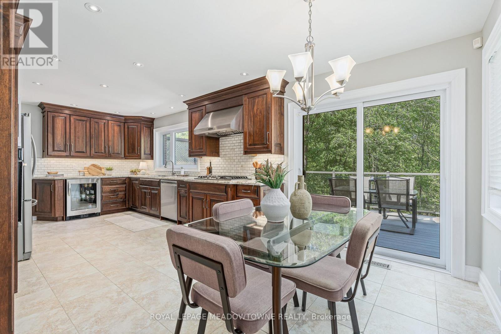 33 HESLOP COURT - 11