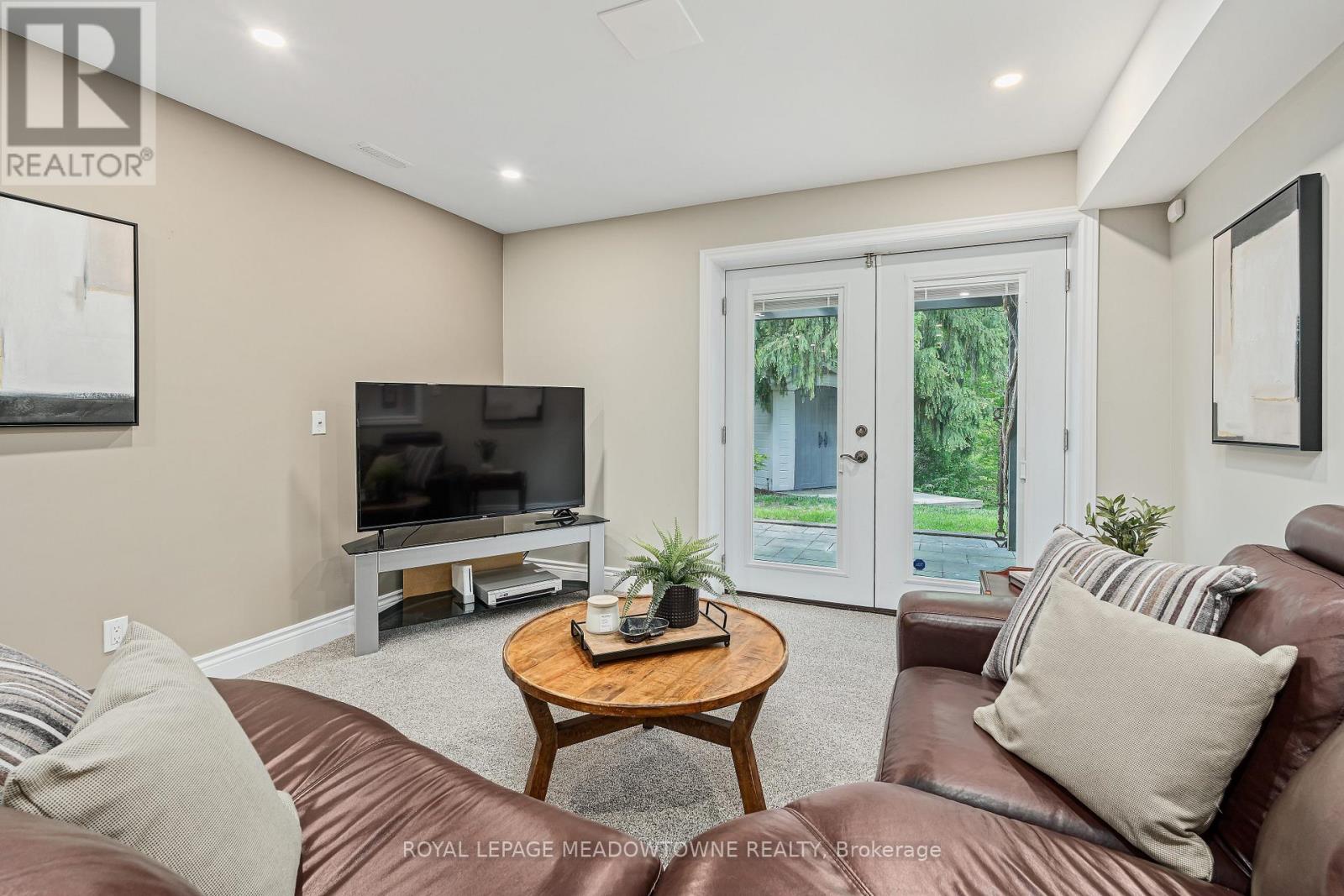 33 HESLOP COURT - 34