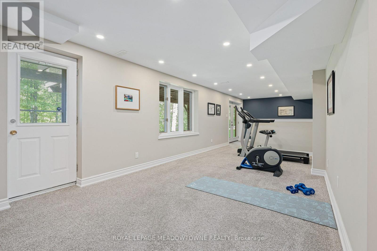 33 HESLOP COURT - 36