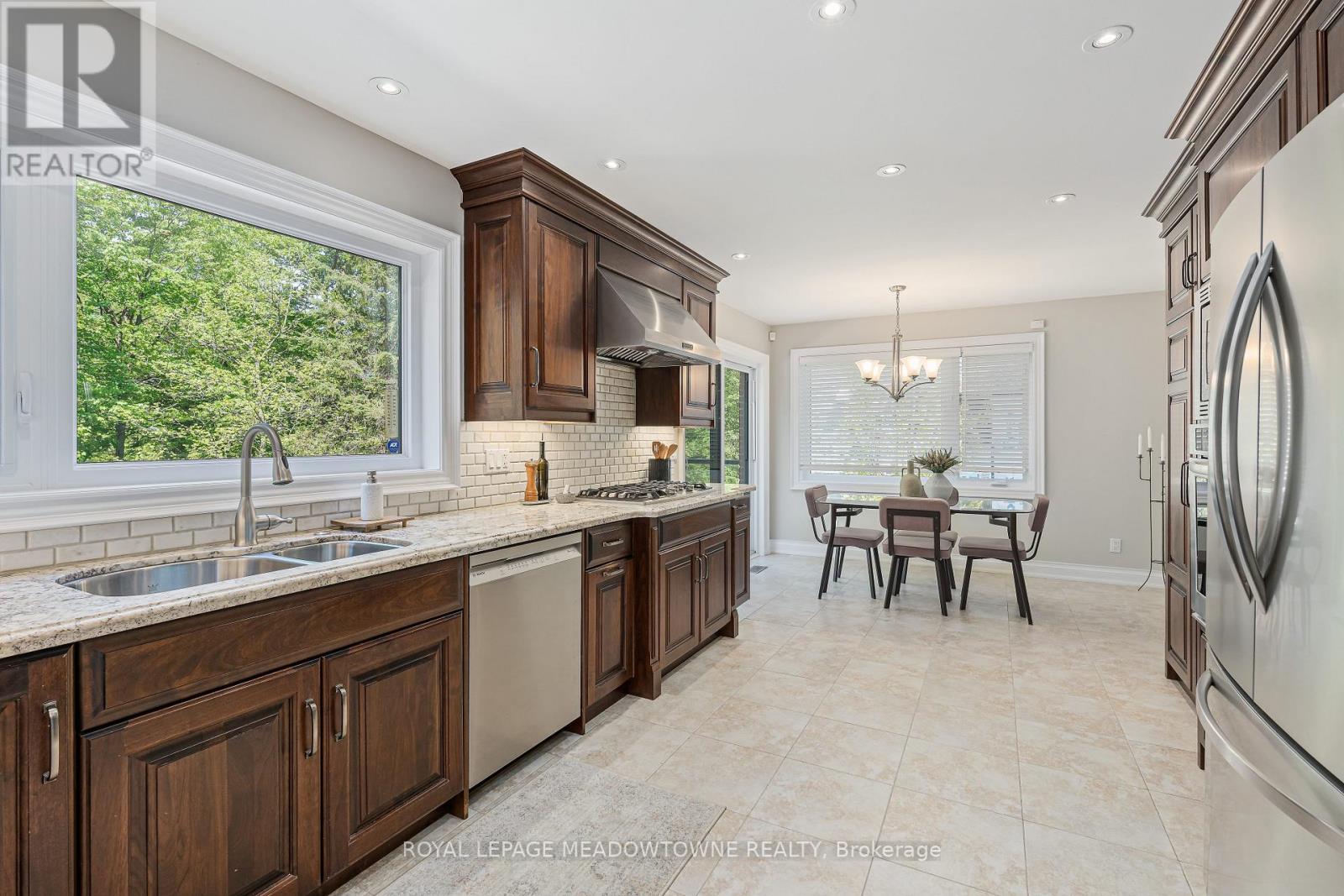 33 HESLOP COURT - 6