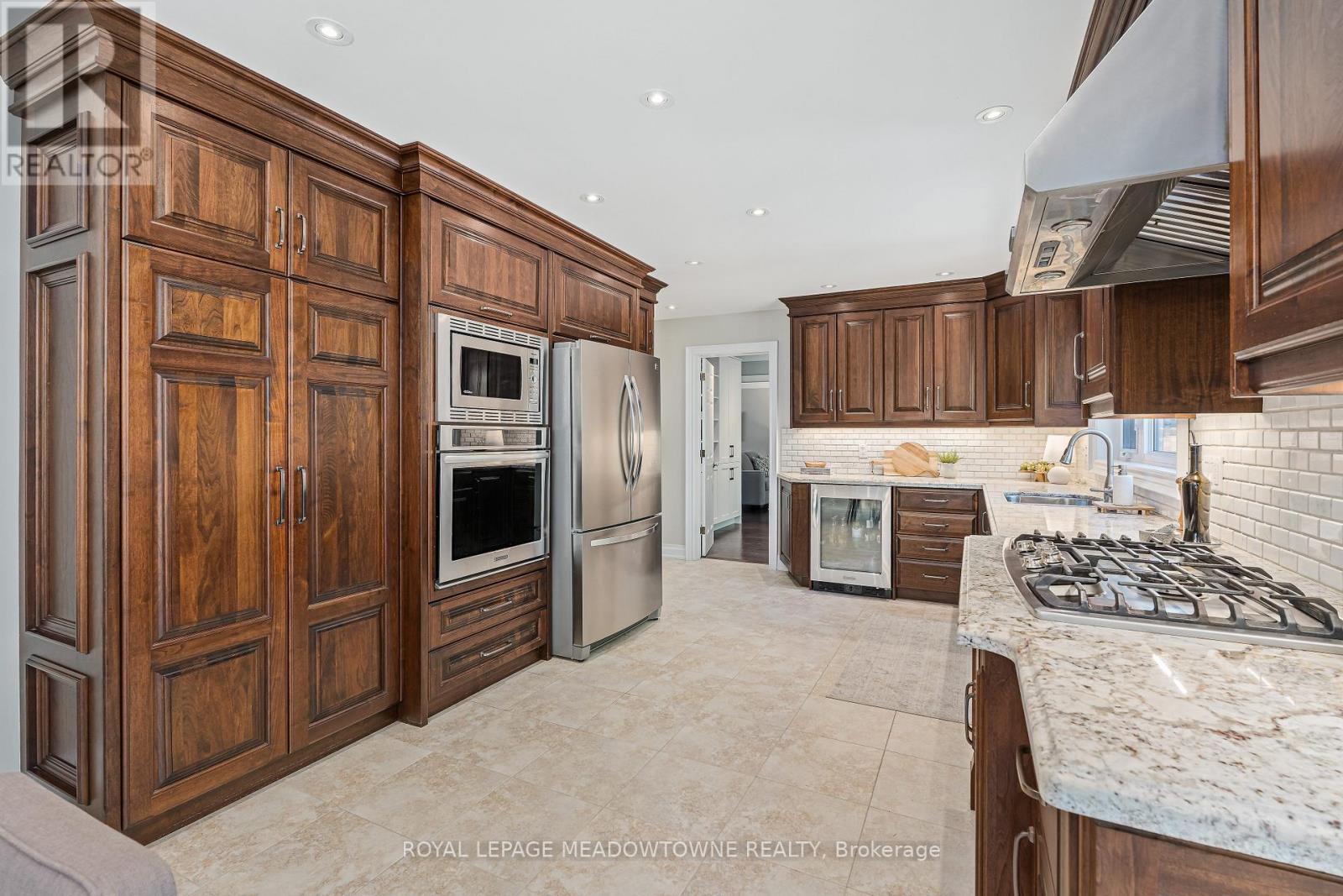 33 HESLOP COURT - 8