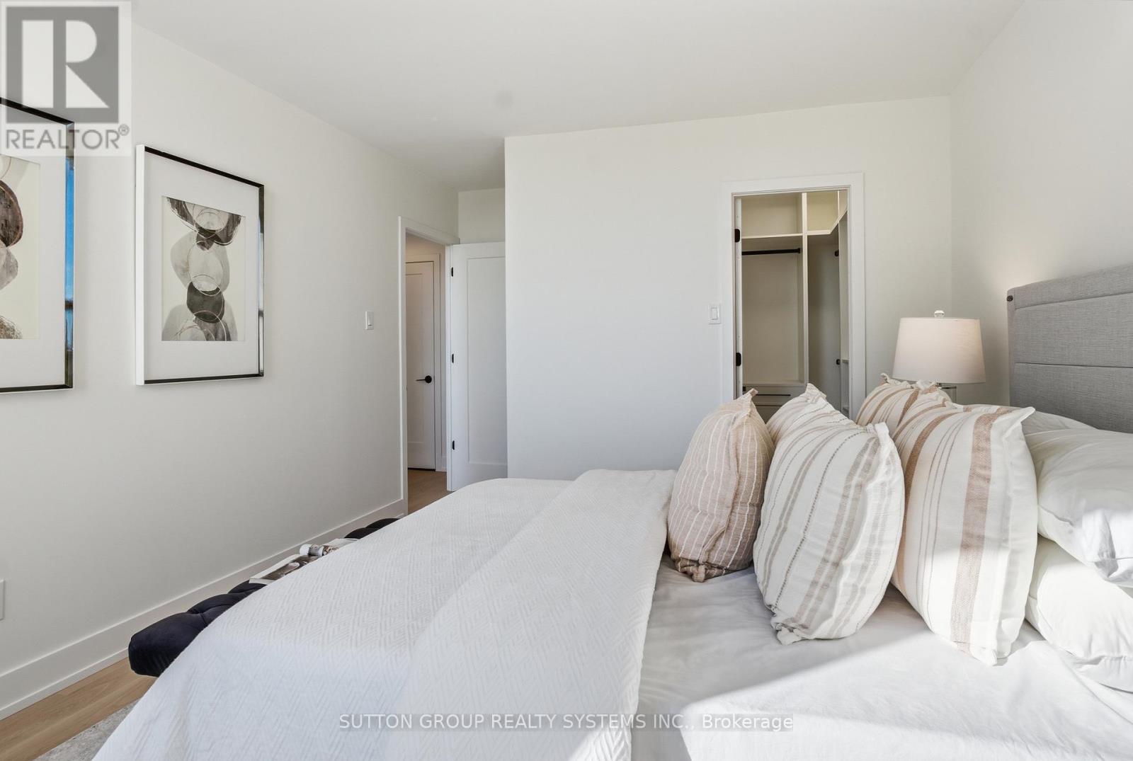 #911 45 SOUTHPORT STREET - 26