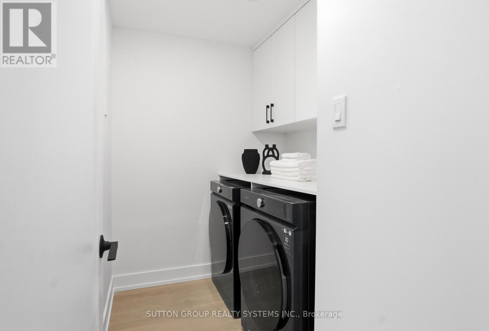 #911 45 SOUTHPORT STREET - 28