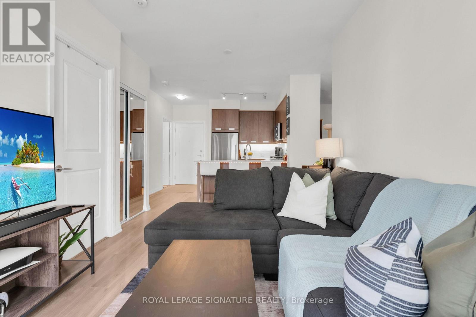 #218 35 WATERGARDEN DRIVE - Image 11