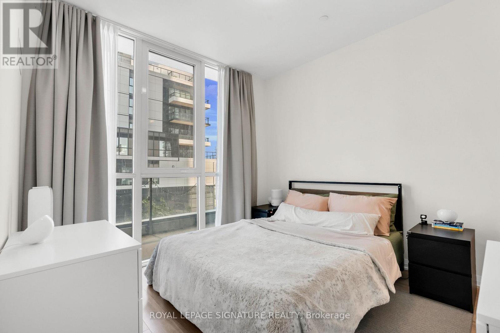 #218 35 WATERGARDEN DRIVE - Image 13