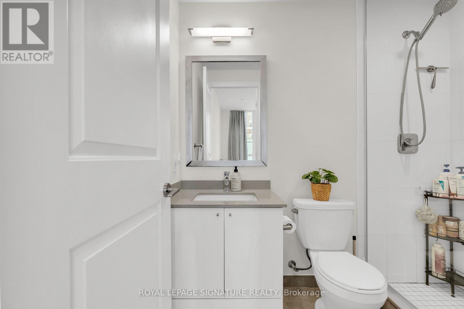 #218 35 WATERGARDEN DRIVE - Image 16
