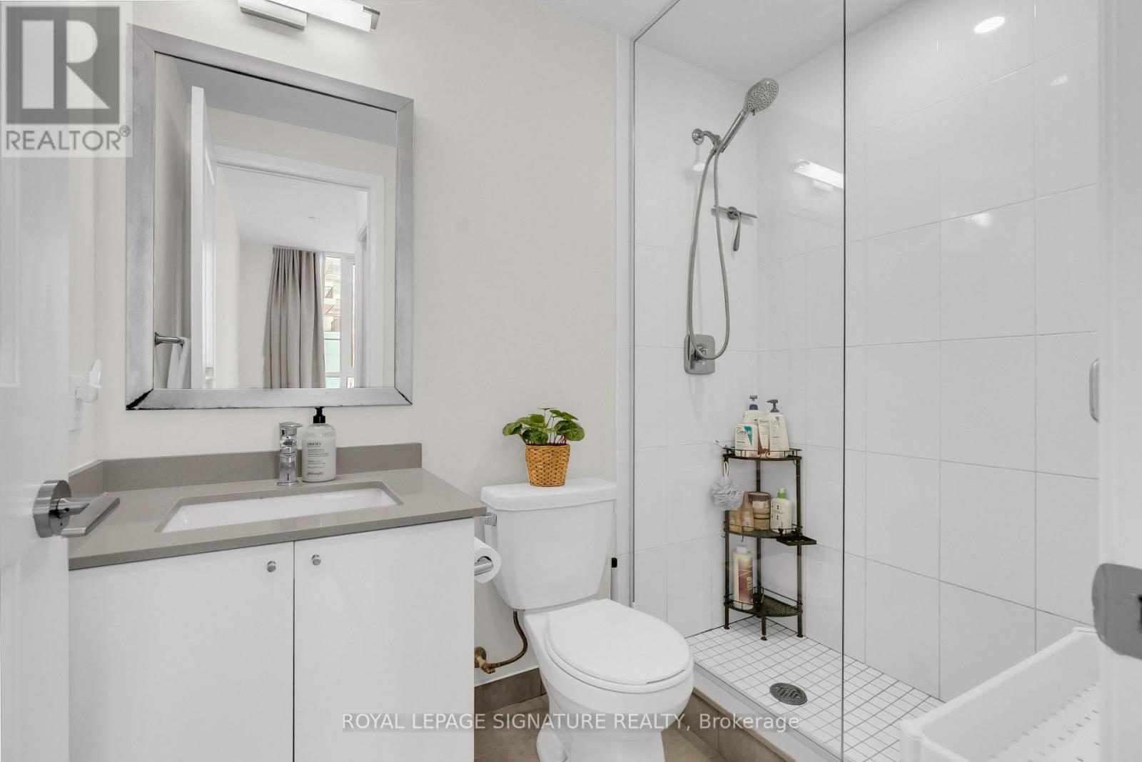 #218 35 WATERGARDEN DRIVE - Image 17