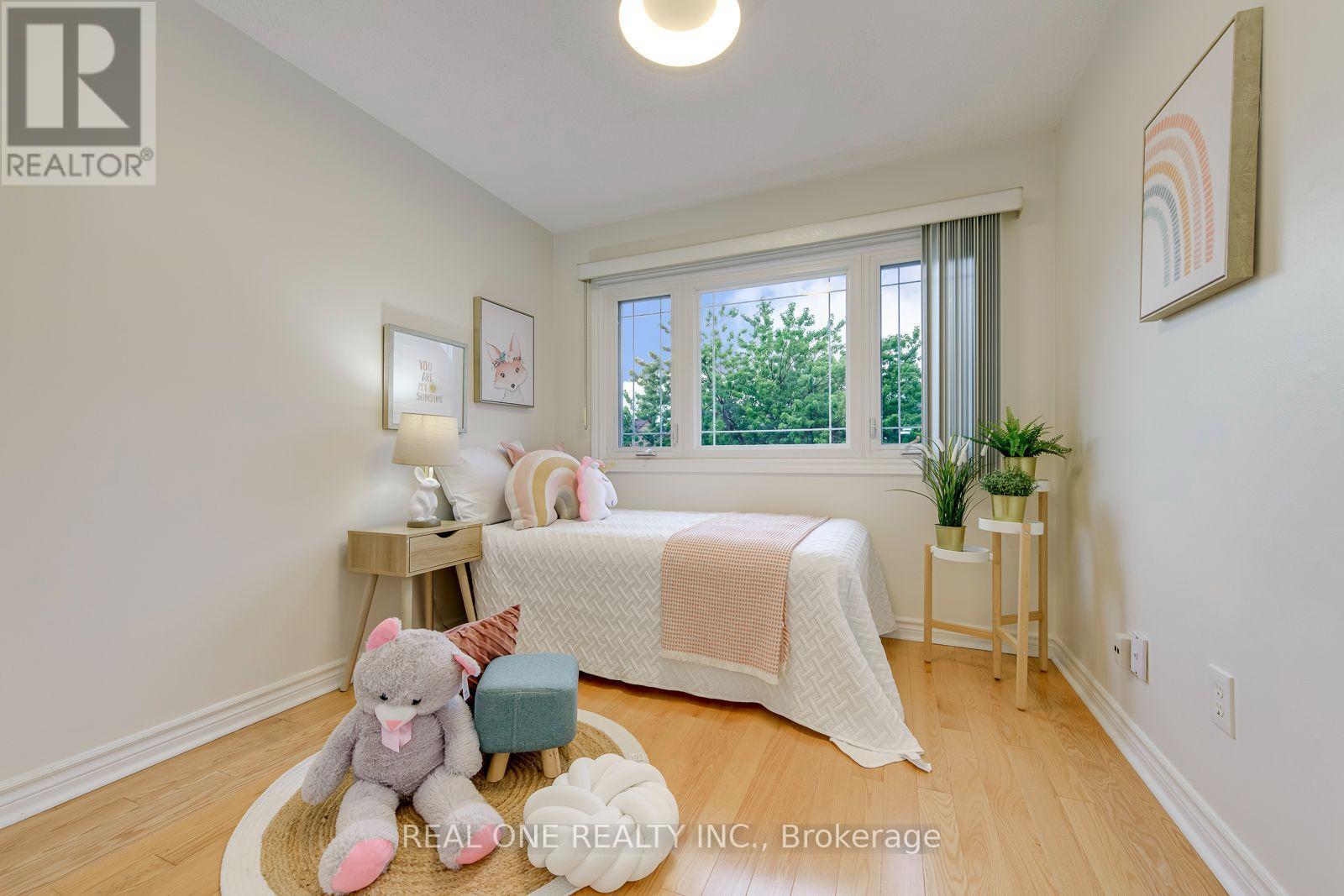741 QUEENSBRIDGE DRIVE - Image 24
