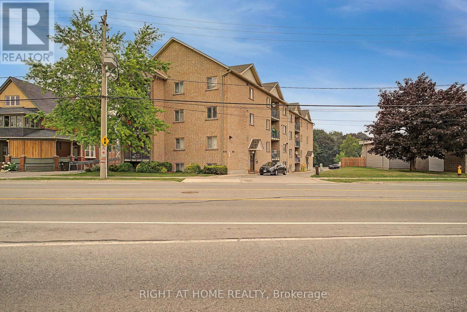#403 1522 KING STREET E - 1