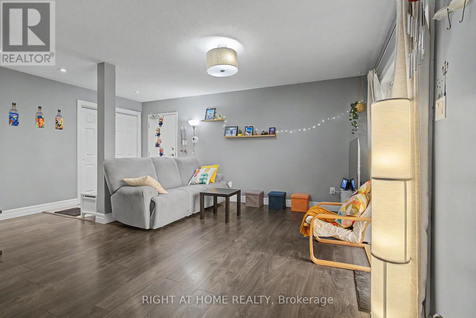 #403 1522 KING STREET E - 13