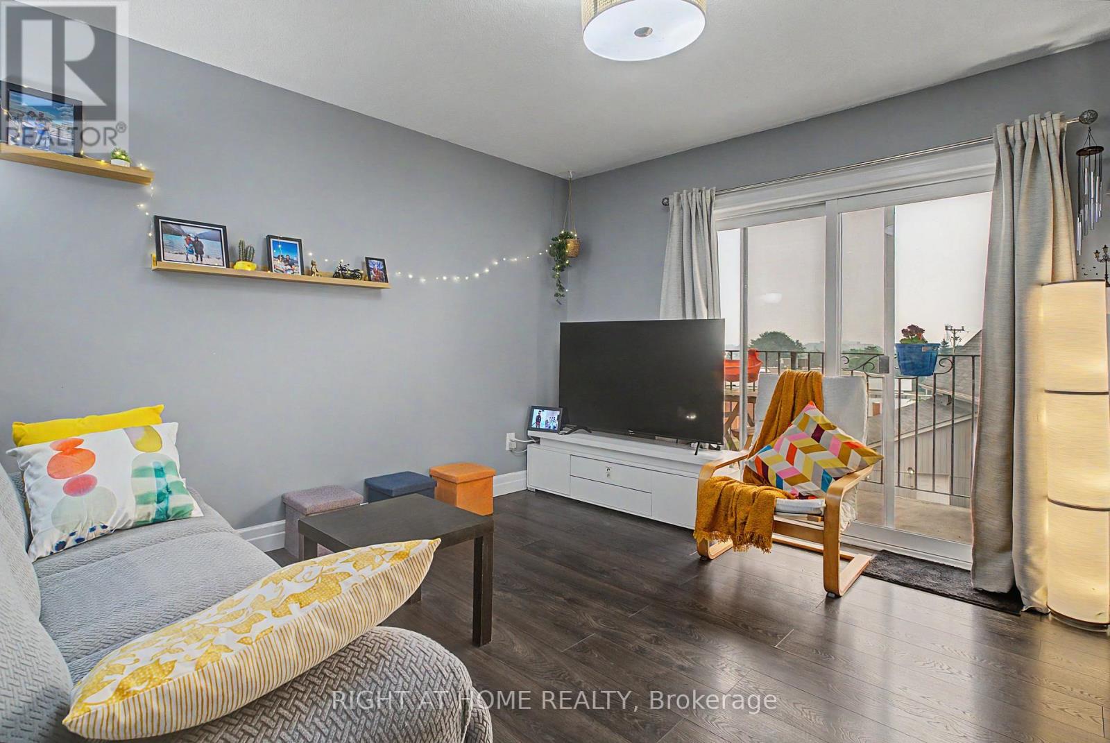 #403 1522 KING STREET E - 14