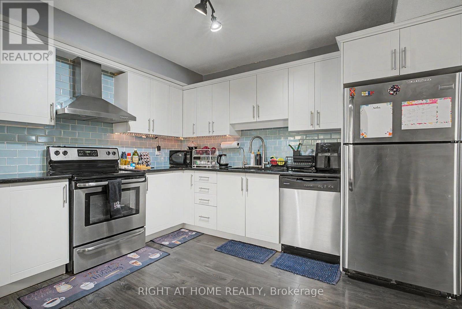 #403 1522 KING STREET E - 17